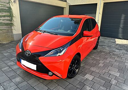 Toyota Aygo (X) Aygo (X) 1,0-l-VVT-i x-play touch x-play touch