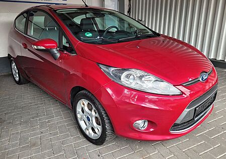 Ford Fiesta Titanium*NUR 77TKM*EINPARKHILFE*SEHR GEPF