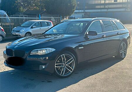 BMW 520d Touring Automatik*Klima*Navi*SHZ*PDC*XENON