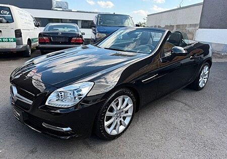 Mercedes-Benz SLK 200 *XENON*NAVI*PDC*TEMPOMAT*SHZ*PANO