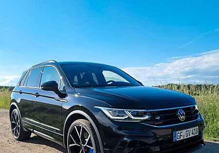 VW Tiguan Volkswagen R 2.0 TSI 4M. DSG Akrap. AHK Black Style