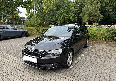 Skoda Octavia 1.6 TDI DSG Combi Schwarz Allwetterreife
