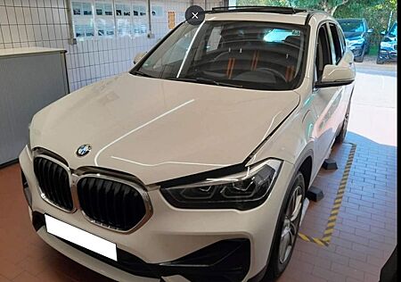 BMW X1 xDr. 25 e Sport Line*AHK*KAM*LED*Pano*