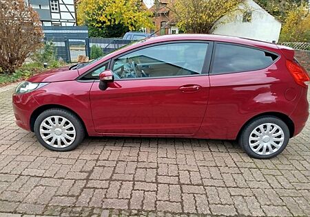 Ford Fiesta 1,25 44kW Ambiente Hot Magenta