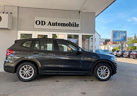 BMW X3 xDrive 20 i Adv./Panoramad/LiveCockpit/RFK