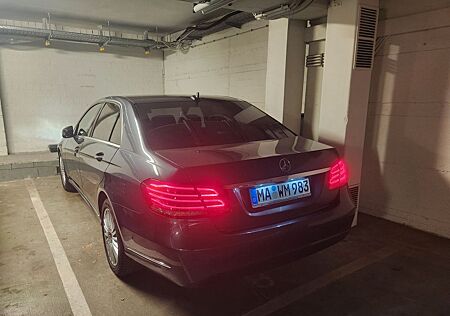 Mercedes-Benz E 200 ELEGANCE Benzin/Unfallfrei/Garagenwagen