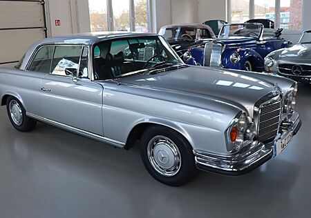 Mercedes-Benz 280 Se/c Flachkühler, Deutsches Auto