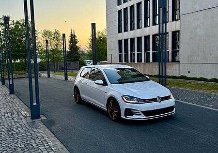 VW Golf Volkswagen 2.0 TSI GTI Performance GTI Performance