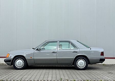 Mercedes-Benz 300 300d Turbo, Liasgrau/beige,Klima,kein Winterbetr