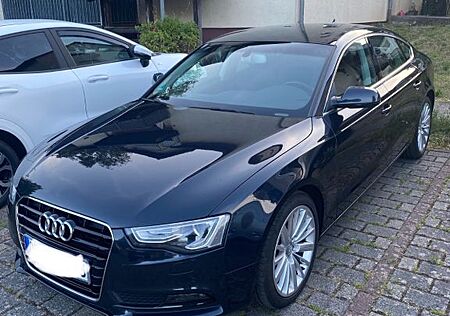 Audi A5 2.0 TDI,XENON,AHK,MULTIT8,SHZ,NAVI,SCHECKHEFT