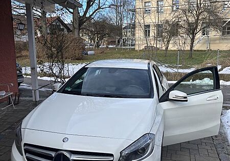 Mercedes-Benz A 180 - URBAN- / PROGRESSIVE | Navi | Sitzheizu