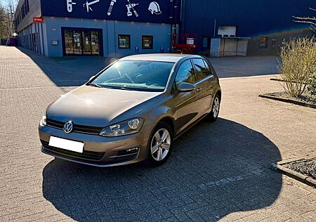 VW Golf Volkswagen VII mit gehobener Ausstattung