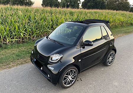 Smart ForTwo cabrio 0.9 66kW all black 1.Hd BJ 2018