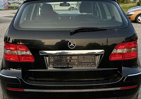 Mercedes-Benz B 220