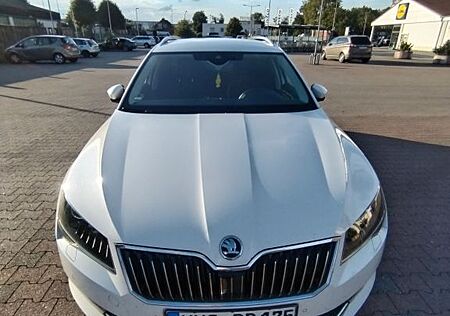 Skoda Superb Combi 2.0 TDI DSG Style