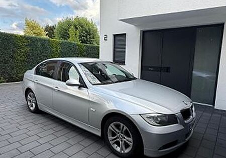 BMW 320d , Automatik, Apple CarPlay, Motor Revidiert.
