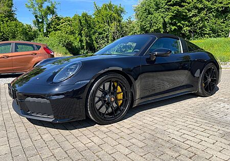 Porsche 992 TARGA 4 GTS*FACELIFT*CERAMIC*BURMESTER*LIFT*