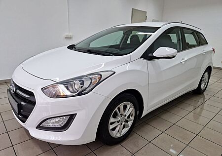 Hyundai i30 cw 1.6 CRDi blue Style Navi Telefon AHK