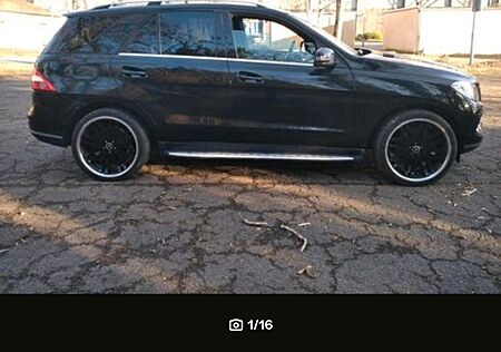 Mercedes-Benz ML 350 ML 350cdi Scheckheft 22 Zoll Schiebedach AHK