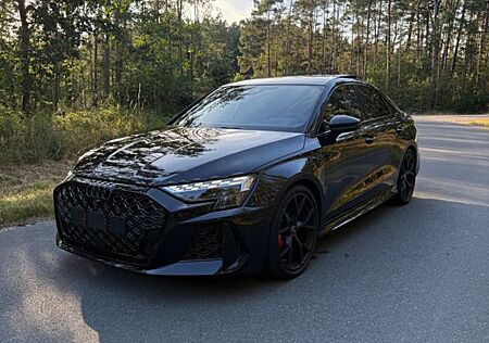 Audi RS3 Limo Schalensitze pano Sportabgas. 280max