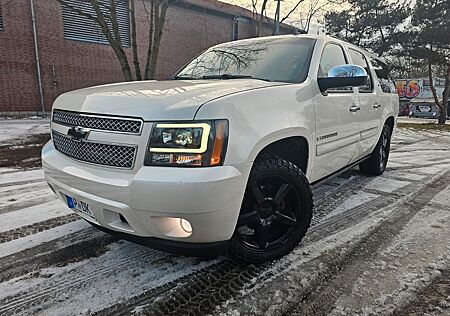 Chevrolet Suburban LTZ lang DVD LED xenon TÜV neu
