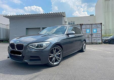 BMW 135i Coupé Lim. Ed. Lifestyle M Sportp. Limi...