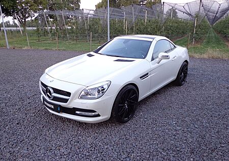 Mercedes-Benz SLK 200 AUTOMATIK/LEDER/NAVI/19ZOLL/XENON/PANORA