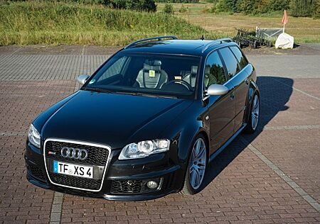 Audi RS4 4.2 quattro Avant F1 KW