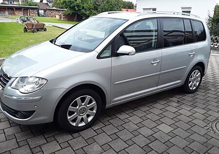 VW Touran Volkswagen 2.0 TDI 125 kW DPF Highline Highline