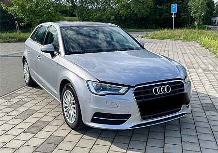 Audi A3 1.4 TFSI Sportback Silber Metallic
