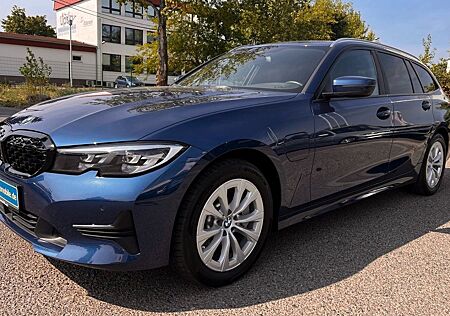 BMW 330 e A xDrive touring Advantage *LIVE PRO*