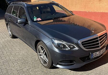 Mercedes-Benz E 220 BlueTEC 4MATIC T ELEGANCE Autom. ELEGANCE