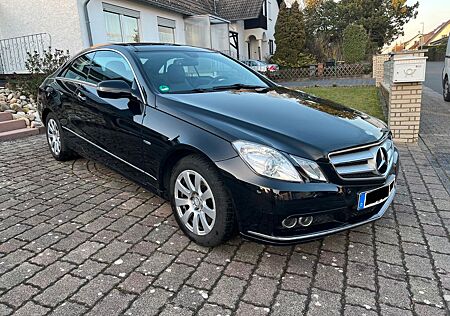 Mercedes-Benz E 350 Coupé CGI BlueEFFICIENCY AVANTG....