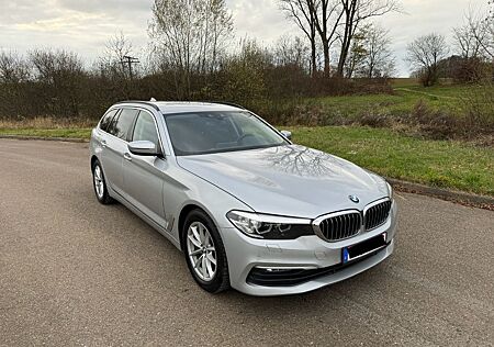 BMW 530 d ×Drive DIGI-COCKPIT/LED/NAVI/1.HAND