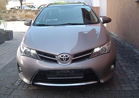 Toyota Auris Touring Sports Edition aus 1. Hand