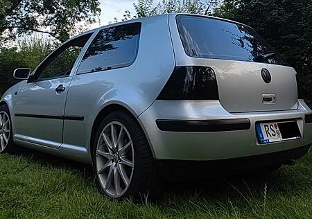 VW Golf Volkswagen 1.6 Special - tiefer - 17" Räder - Winterr.