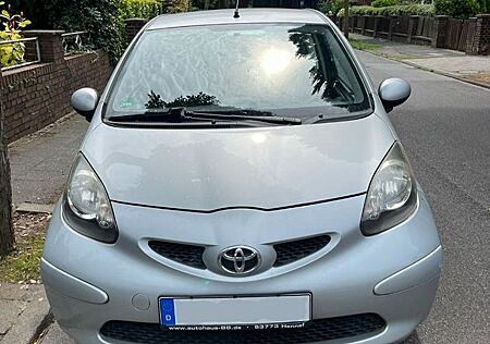 Toyota Aygo 2007 - TÜV bis 03/27