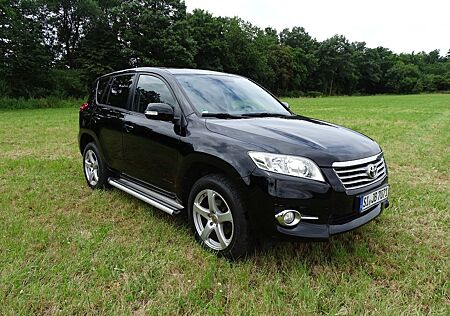 Toyota RAV 4 2,2-l-D-4D 4x4 TÜV NEU
