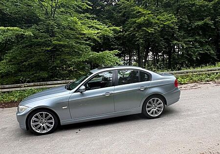 BMW 318d (E90)
