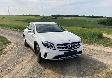 Mercedes-Benz GLA 180 -