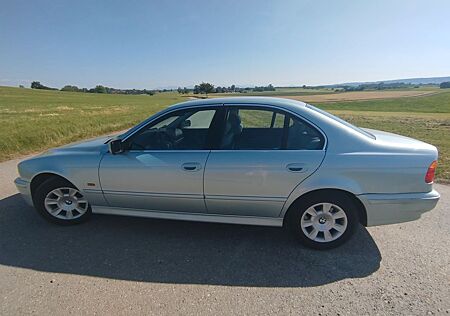 BMW 525i A -