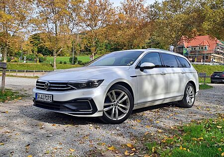 VW Passat Variant Volkswagen Passat 1.4 TSI DSG,AHK Stand+Sitzhzg.IQ-Light