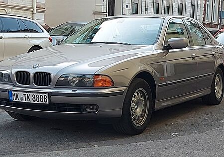 BMW 523i A -