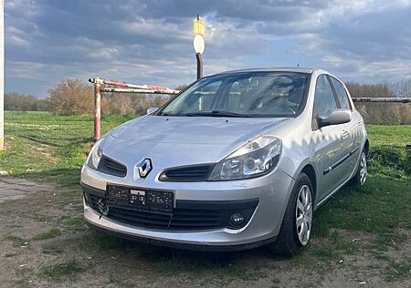 Renault Clio 3 1.6 16V ESP 82kW
