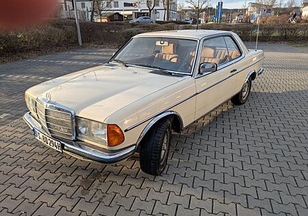 Mercedes-Benz 230 W123 Coupe