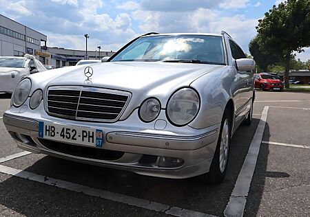 Mercedes-Benz E 320 T 4MATIC ELEGANCE Elegance 7 Plätze