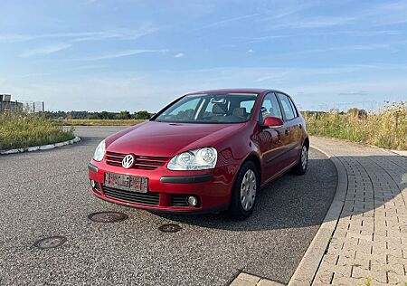VW Golf Volkswagen 5 / 07/27 TÜV / 1.Hand / 8fach bereift