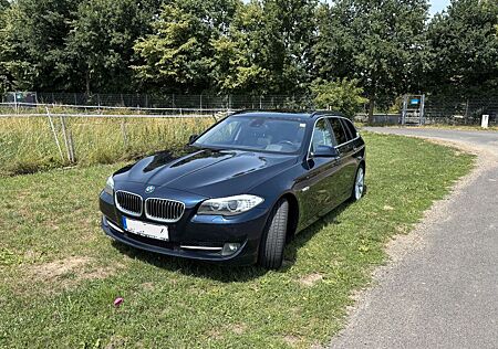 BMW 520d Touring - Leder, HUD, AHK, Panorama-Dach