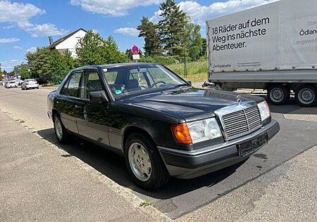 Mercedes-Benz E 220 *Tüv Neu-H.Zulassung* OLDTIMER*Klima*