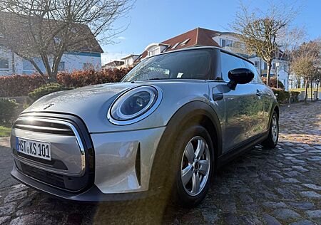 Mini Cooper Essential Trim Steptronic Essential Trim